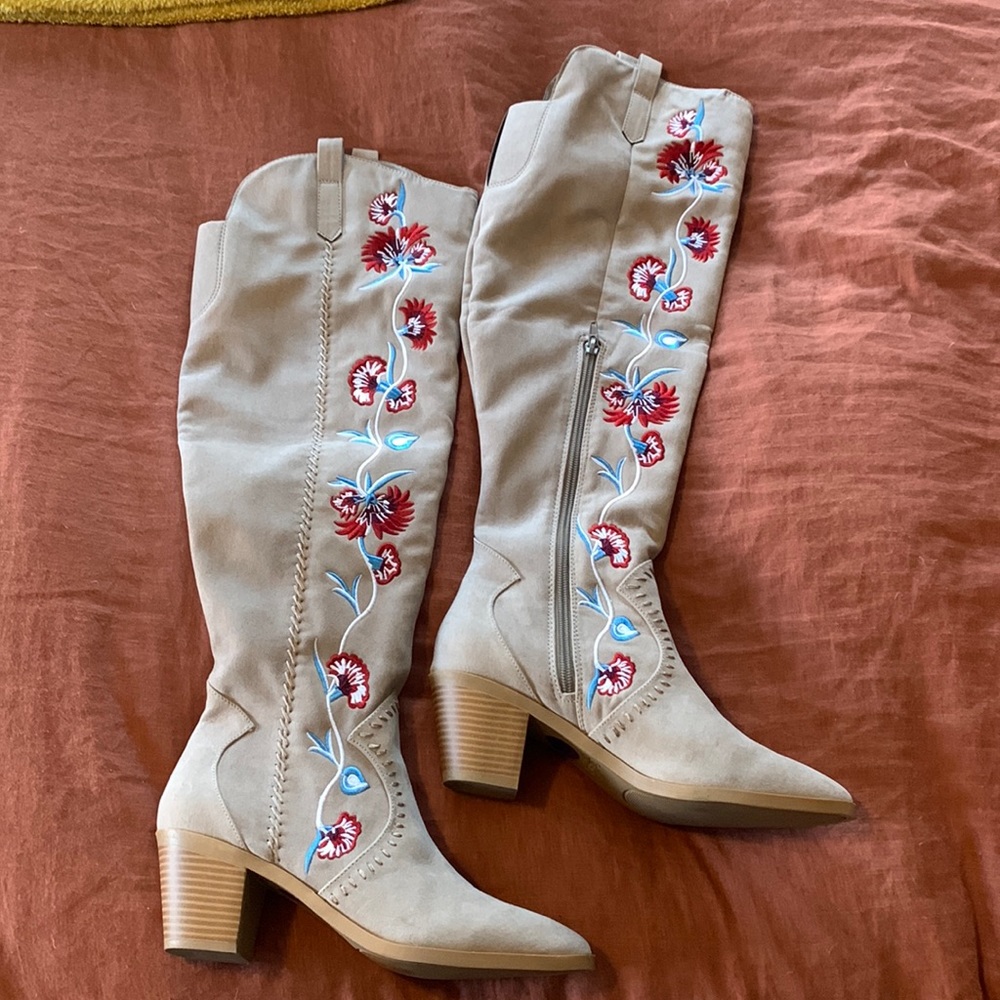 NWT Embroidered Boots
